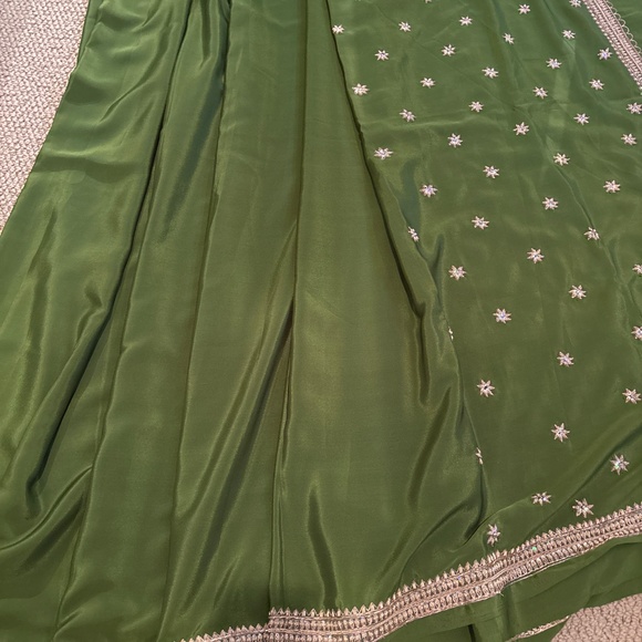 🆕 Green Saree - Picture 3 of 5